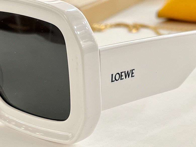 Picture of Loewe Sunglasses _SKUfw45242431fw